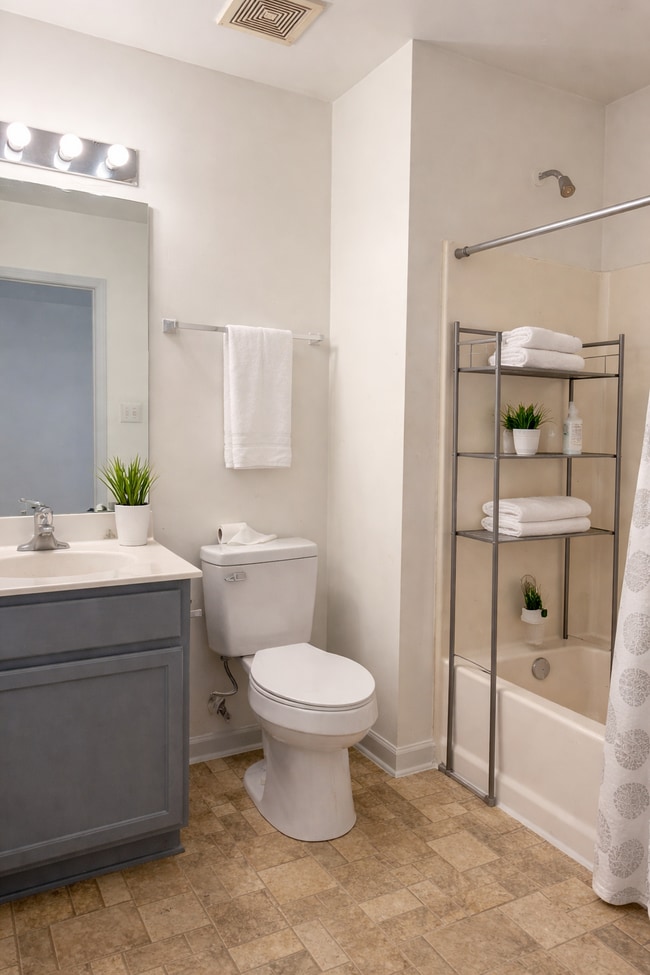 Building Photo - The Esther | $200/Week (First 4 Weeks Limited Promo!)Furnished Room and Great Area!