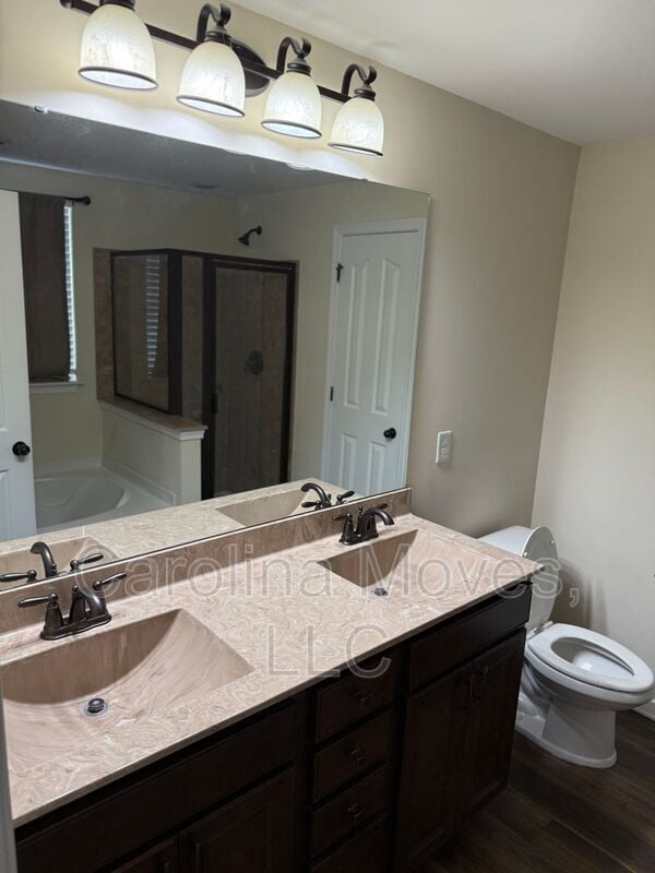 Building Photo - 451 Riverdale Rd