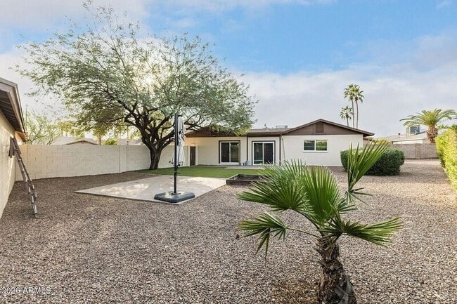 Building Photo - 937 N 85th St