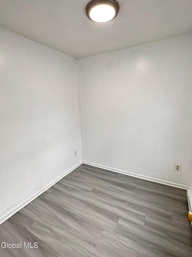 Building Photo - 3134 6th Ave