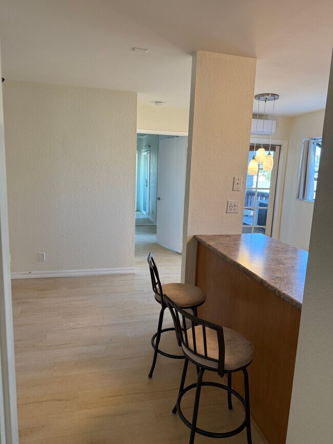 Building Photo - 3142 Midway Dr