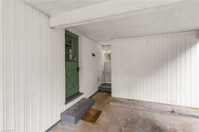 Building Photo - 3 Bedroom Ardmore Home- Pets Welcome-Flexible Lease Lengths Available