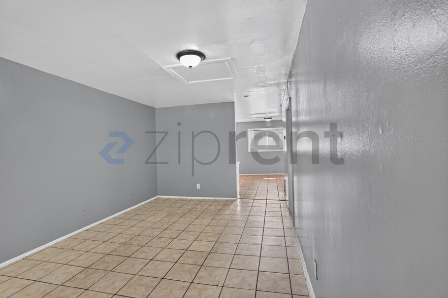 Building Photo - Unit A6