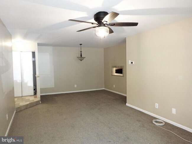 Building Photo - 5801 Cove Landing Rd