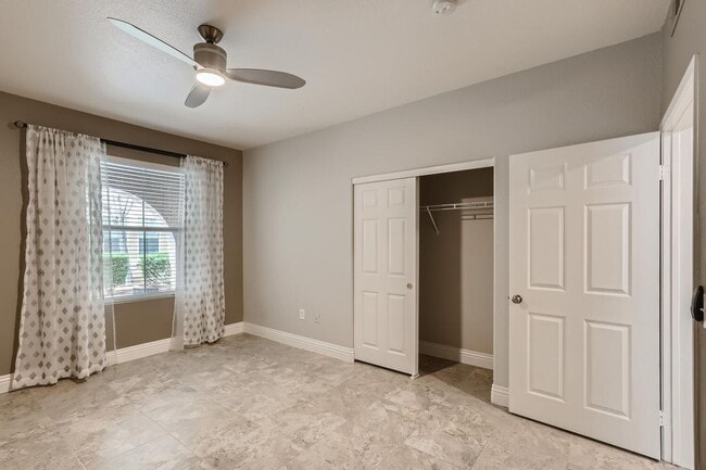Building Photo - HIGHLY DESIRABLE UPGRADED ONE BEDROOM COND...
