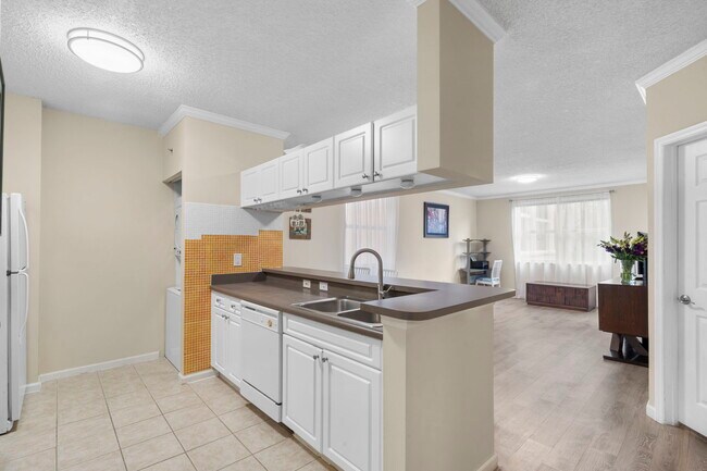 Building Photo - 17125 N Bay Rd
