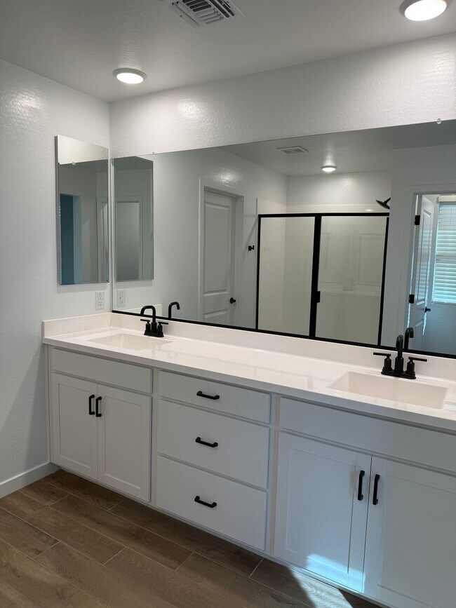 Building Photo - 18085 W Lupine Ave