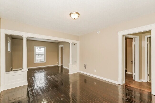 Building Photo - 3870 W 19th St