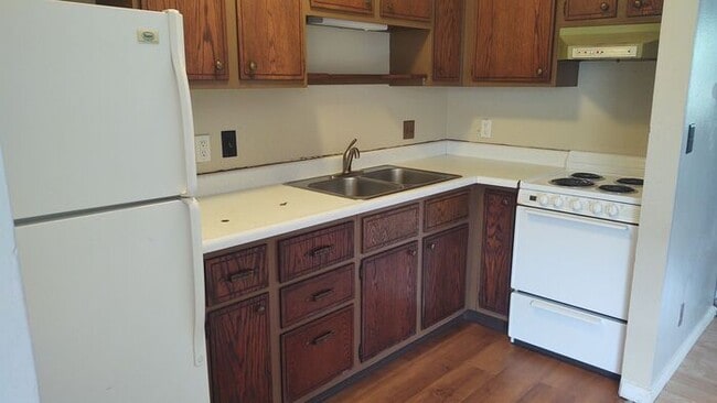 Building Photo - $895 | 1 Bedroom, 1 Bathroom Apartment | Cat Friendly | Available for August 1st, 2026 Move In!