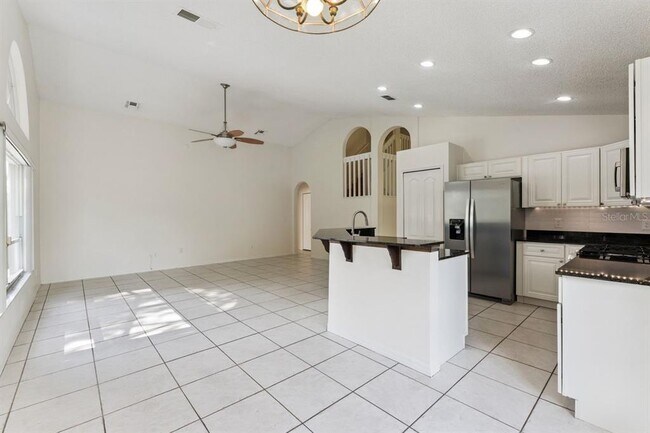 Building Photo - 13635 Waterhouse Way