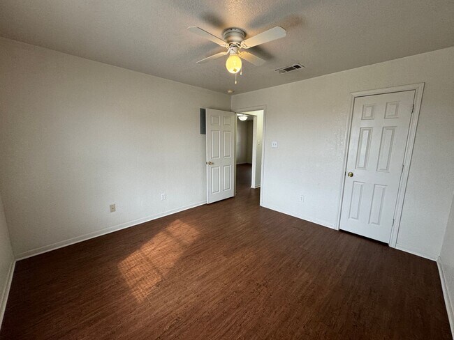 Building Photo - 3301 Barcelona Dr