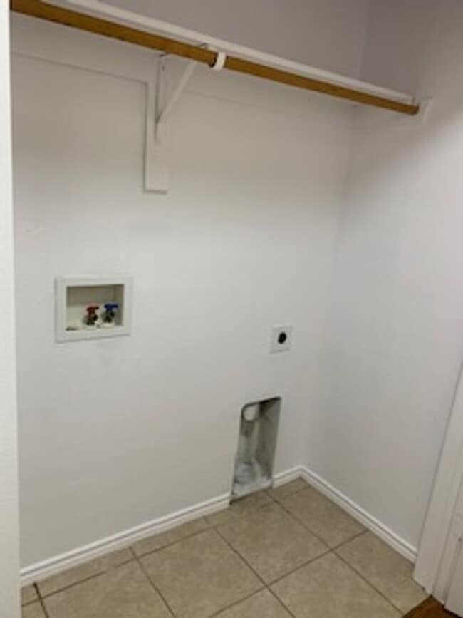 Building Photo - 4/2/2 EMISD