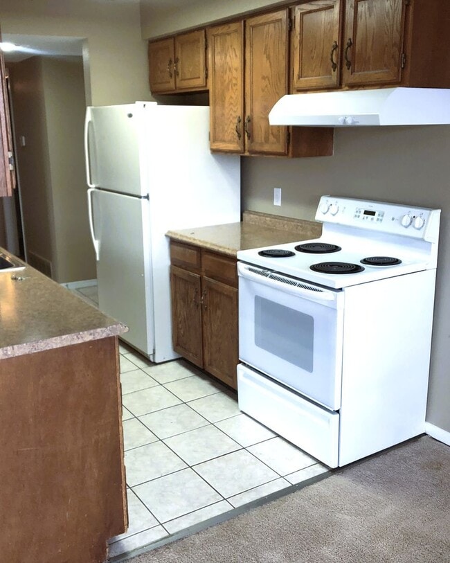 Building Photo - Desirable Top Floor, Open Space, New Carpe...