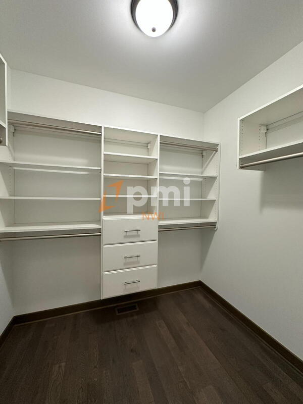 Building Photo - 2105 Hendon Way