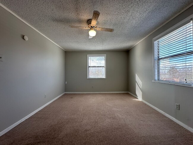 Building Photo - Beautiful 3 Bed / 2 Bath Two-Story Home
