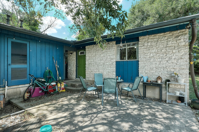 close up of private patio - 1606 Valleyridge Dr