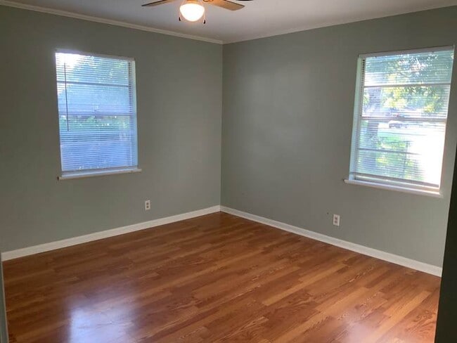 Building Photo - Spacious 3-Bedroom Home with 1.5 Baths & H...
