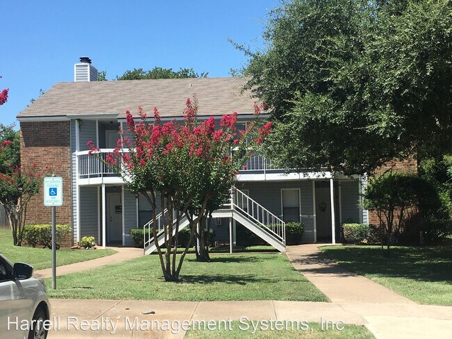 Primary Photo - 2 br, 1 bath House - 4319 Lake Shore Villa...