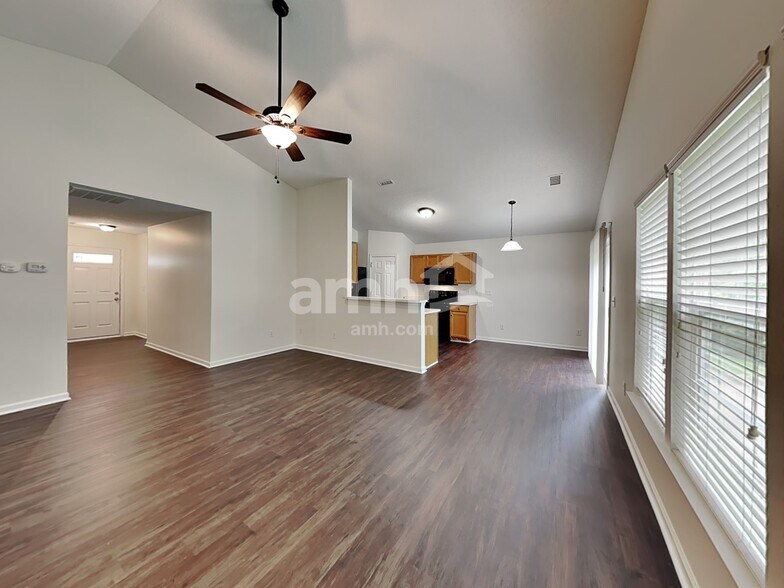 Building Photo - 8526 Appledale Dr