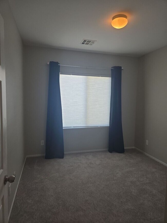 Building Photo - 3-bedroom, 2-bath home located in a cul-de-sac in desirable Anthem Highlands.