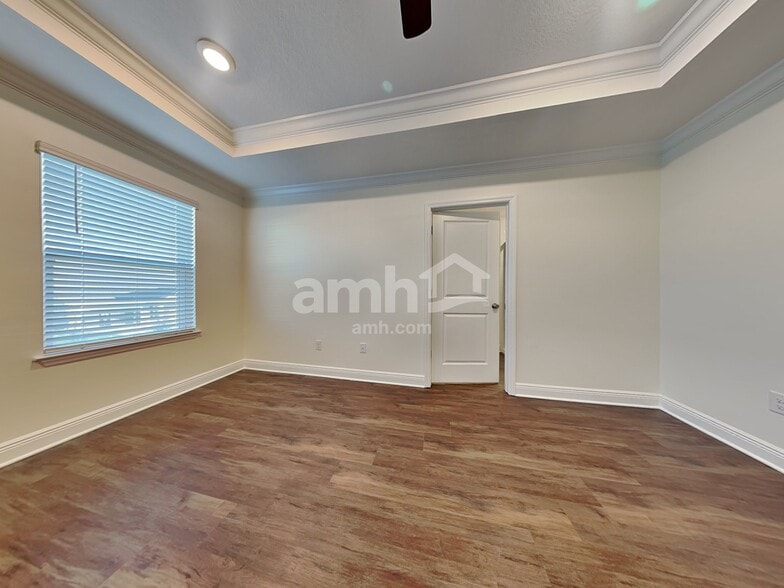 Building Photo - 27430 St Andrews Ave