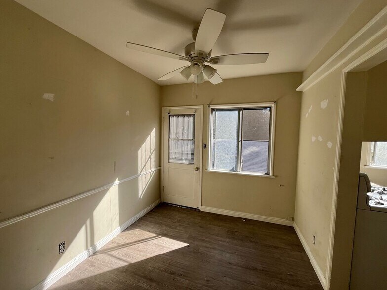 Building Photo - 126 N Maple St