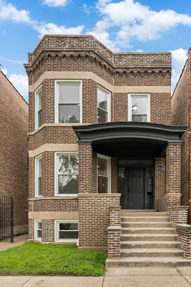 Primary Photo - 6816 S Champlain Ave