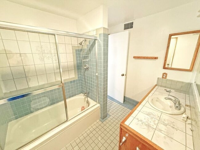 Building Photo - 1776 Loch Ness Way