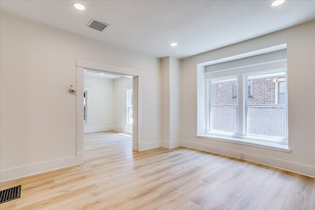 Building Photo - Riverside home for rent