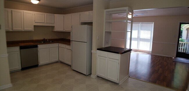 Building Photo - 4721 Matt Dr