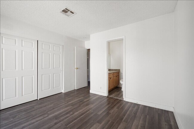 Building Photo - 3649 S Van Dyke Ave