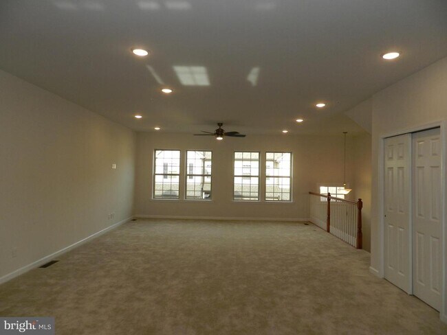 Building Photo - 27 Eagle Ln