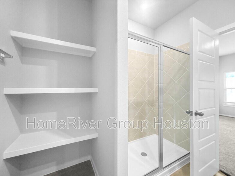 Building Photo - 632 Levine Ct
