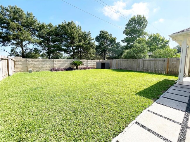 Building Photo - 26330 Longview Creek Dr