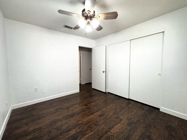 Building Photo - 3 BEDROOM WITH FIREPLACE AND LVP PLANK FLO...