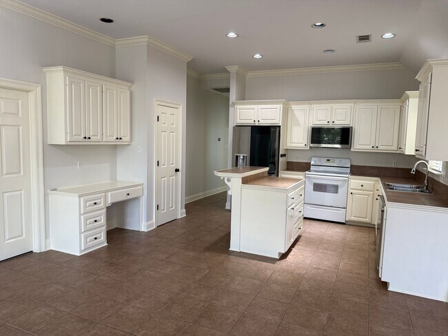 Building Photo - 3BD 2BA House on Nicholson Lakes Subdivision