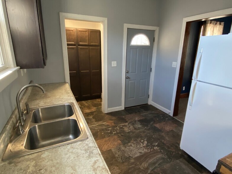 Kitchen - 339 E Lincoln St