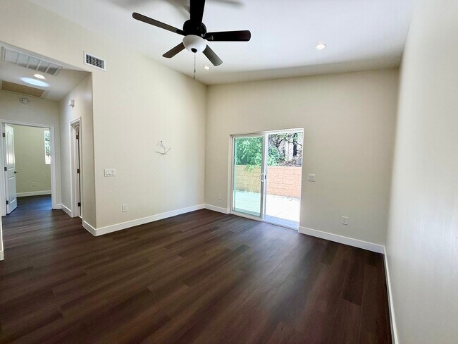 Building Photo - 1522-30 Falda Del Cerro Ct