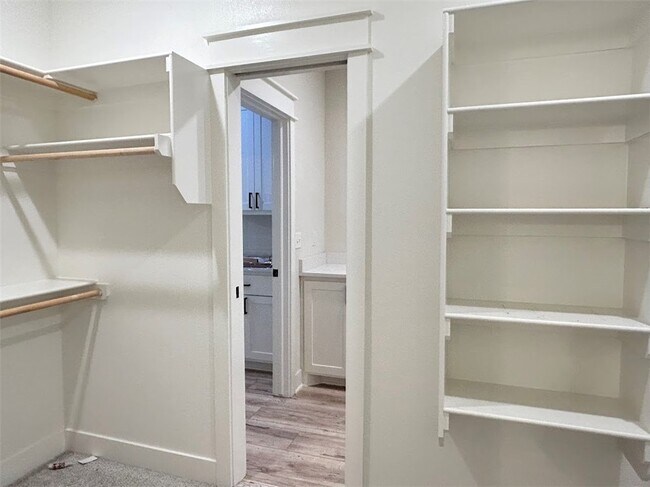 Building Photo - 27 Shropshire Dr