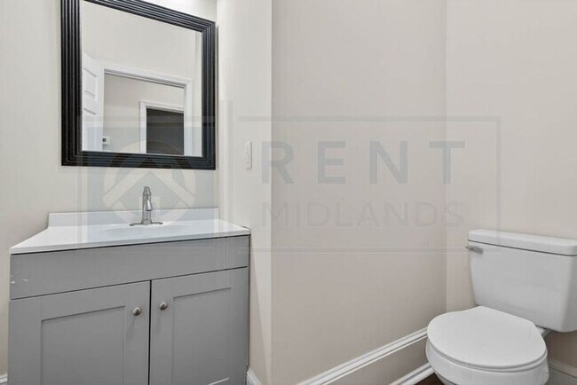 Building Photo - Entire Flat Available in Earlewood