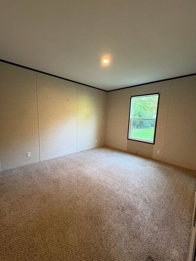 Building Photo - Huge 4 bedroom/2 bathroom double-wide in Peaceful Area of Keithville!