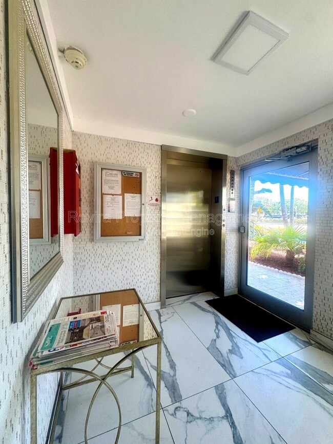 Building Photo - 6545 Indian Creek Dr