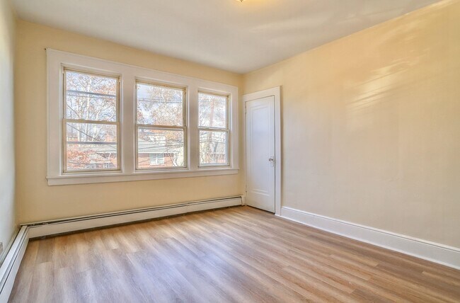 Building Photo - 84 Magnolia St