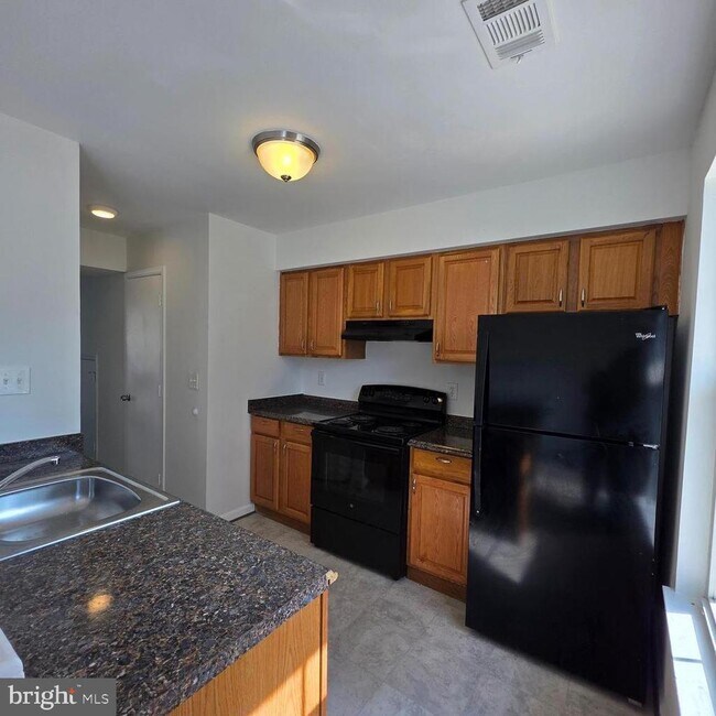 Building Photo - 404 Trefoil Pl