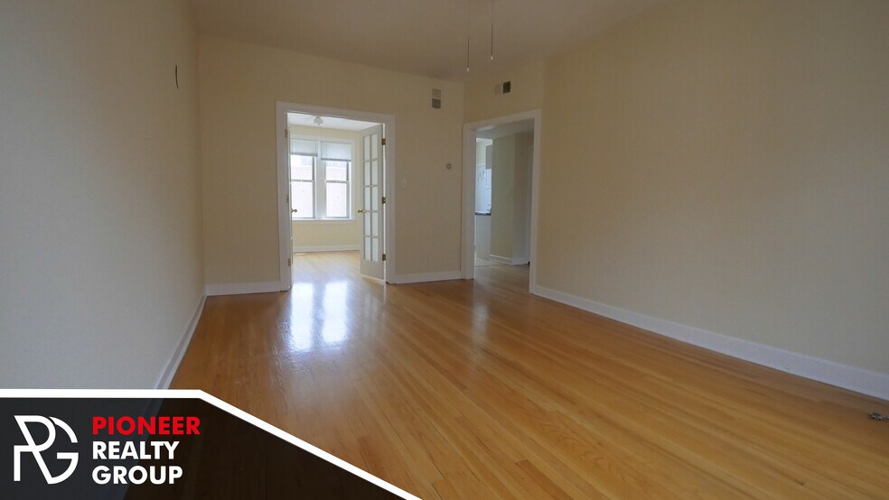Building Photo - 556 W Aldine Ave