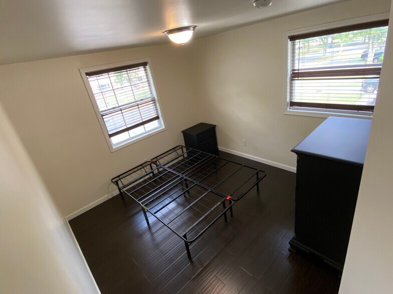 Building Photo - 87 Marine Dr