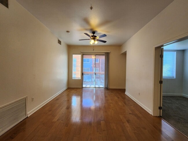 Building Photo - Luxury Mid-rise Condo unit  located on the...