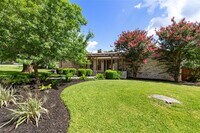 Building Photo - 700 Grey Fox Trail