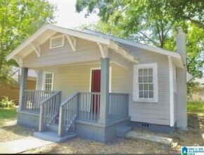 Building Photo - Newly Renovated 3 Bedroom 1 Bath Home Avai...