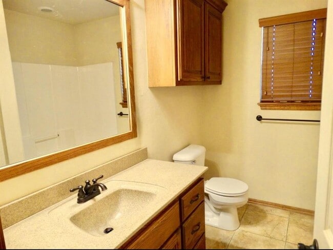 Building Photo - 566 W Alamo Ct Way